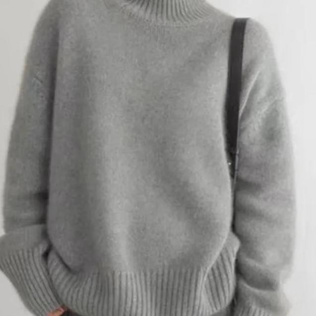 Sydney Women's Cashmere Turtleneck Sweater – Oversized Soft Winter Pullover