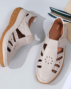 Ivy Women's Closed Toe Sandals – Breathable Cut-Out Sandals for Summer Walking