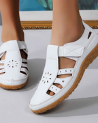 Ivy Women's Closed Toe Sandals – Breathable Cut-Out Sandals for Summer Walking