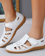 Ivy Women's Closed Toe Sandals – Breathable Cut-Out Sandals for Summer Walking
